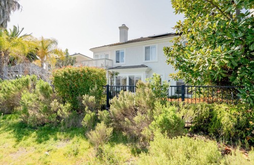 San Diego House | Luxe family home w/116 inch theatre, near beach w/private yard & EV chargers