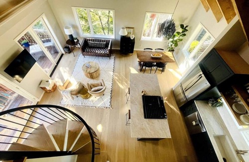 Sebastopol House | Luxe Guest Home *Walk to Downtown Sebastopol