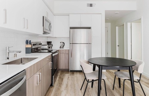 Hayward Apartment | Luxe Hayward 2BR w/Pools, Spas & A/C, near Green Spaces, by Blueground