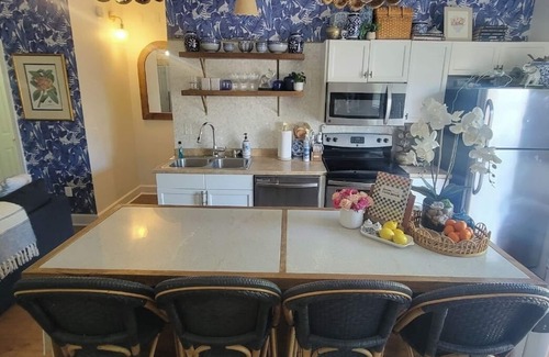 Kayton - Frazier Area Condo | Luxe hideway in heart of historic downtown Savannah.