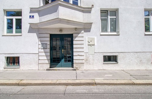 Hietzing Apartment | Luxe Hietzing 3BR w/Community Garden & Private Terrace, by Blueground