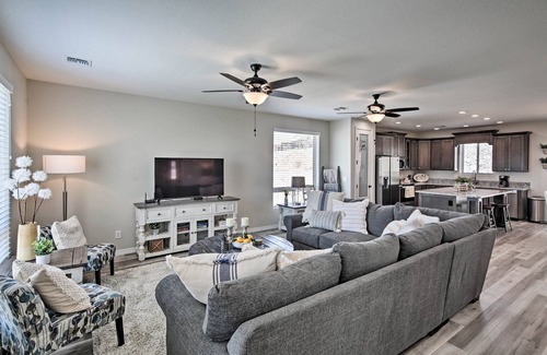 Sunridge Estates House | Luxe Home w/OHV Access, 5 Mi to Lake Mohave!