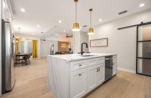 Dripping Springs House | Luxe Home w/Pool on 7 acres
