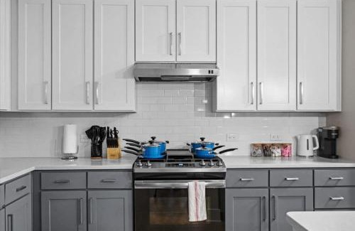 Charlotte Apartment | Luxe King 2BR in Waverly Charlotte