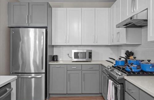 Charlotte Apartment | Luxe King 2BR in Waverly Charlotte