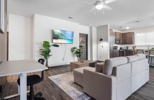 North Raleigh Apartment | Luxe King 3 Bedroom Suite in North Raleigh