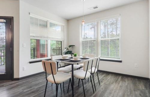 North Raleigh Apartment | Luxe King 3 Bedroom Suite in North Raleigh