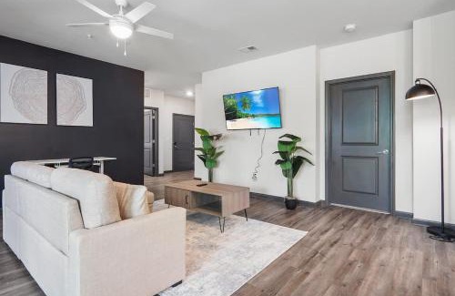 North Raleigh Apartment | Luxe King 3 Bedroom Suite in North Raleigh