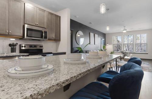 North Raleigh Apartment | Luxe King 3 Bedroom Suite in North Raleigh
