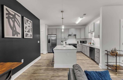 Hayes Apartment | Luxe King 3BR Suite Mins to Downtown Durham!