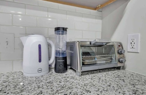 Hayes Apartment | Luxe King 3BR Suite Mins to Downtown Durham!