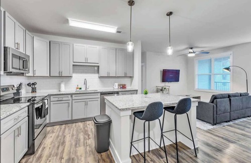 Hayes Apartment | Luxe King 3BR Suite Mins to Downtown Durham!