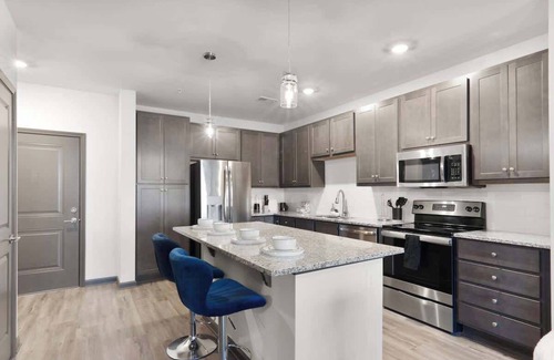 North Raleigh Apartment | Luxe King 3BR Suite North Raleigh!