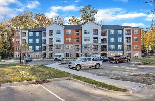Hayes Apartment | Luxe King 3BR Suite to Downtown Durham!