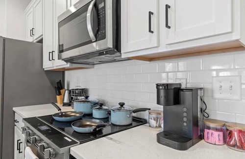 Paw Creek House | Luxe King 3BR Townhouse Mins to Uptown Charlotte!