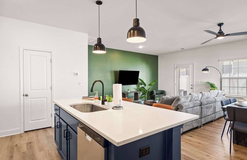 Paw Creek House | Luxe King 3BR Townhouse—Mins to Uptown Charlotte!