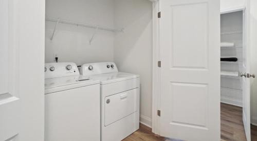 Paw Creek House | Luxe King 3BR Townhouse Mins to Uptown Charlotte