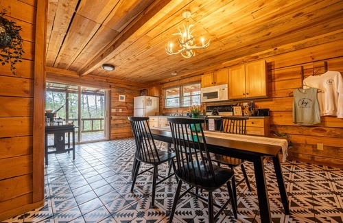 Denniston Cabin | LUXE KY Cabin Retreat- Wraparound Porch for Escape in Nature's Serenity-DBNF/RRG
