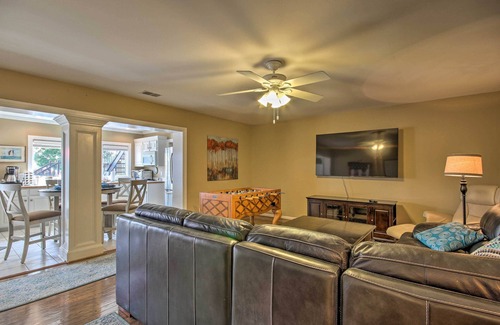 Chapin Apartment | Luxe Lakefront Apartment w/Shared Pool & Dock!