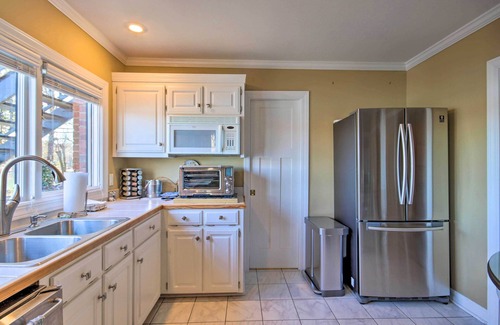 Chapin Apartment | Luxe Lakefront Apartment w/Shared Pool & Dock!