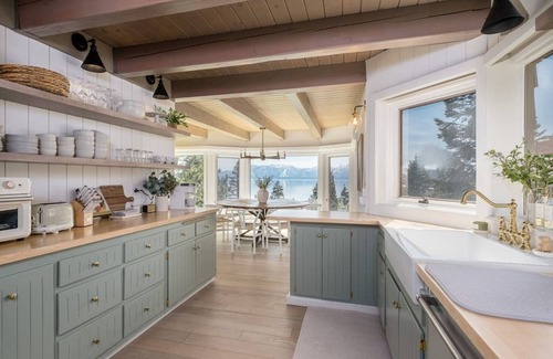 Meeks Bay Cabin | LUXE ✶ Lakeview Retreat | King Bed⚡️WiFi✶Long Stays