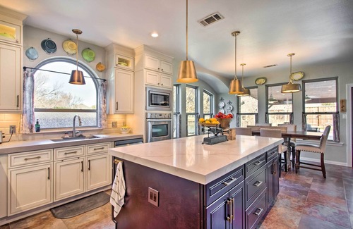 Flower Mound House | Luxe & Large Flower Mound Home on 1 Acre w/Pond!