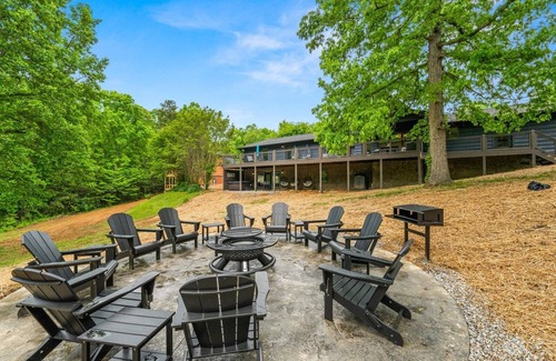 Wears Valley House | Luxe Lodge - Golf Sim, Pool, Theater, Sleeps 20