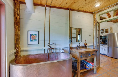 Spanish Valley Cabin | Luxe Log Cabin ~ 15 Mi to Downtown Moab!
