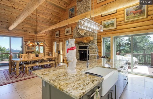 Pine Cabin | Luxe Log Home+Views+Hot Tub+Fire Pit+Open Air Game Room + Red Rocks