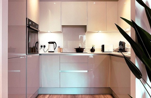 London Borough of Hounslow Apartment | Luxe London Pad: with Parking