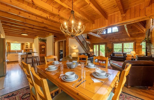 Slatyfork Farm Cabin | Luxe Mntn Escape near Snowshoe | hot tub, mntn views, king beds, 5 acres