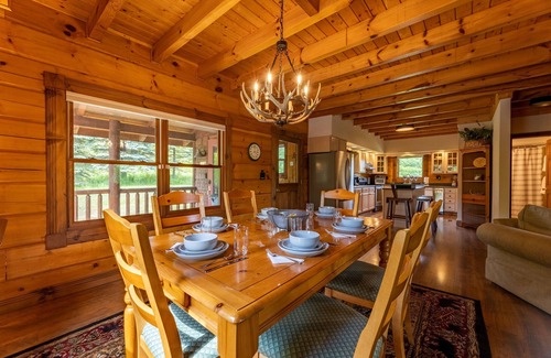 Slatyfork Farm Cabin | Luxe Mntn Escape near Snowshoe | hot tub, mntn views, king beds, 5 acres