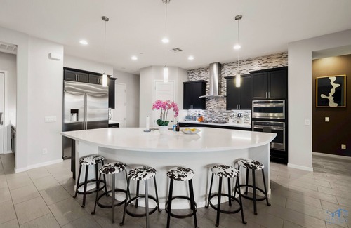 Enterprise House | Luxe/Modern, Cozy, Spacious 5bd, Salt Water Pool & Spa, NEW outdoor kitchen!