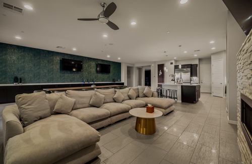 Enterprise House | Luxe/Modern, Cozy, Spacious 5bd, Salt Water Pool & Spa, NEW outdoor kitchen!