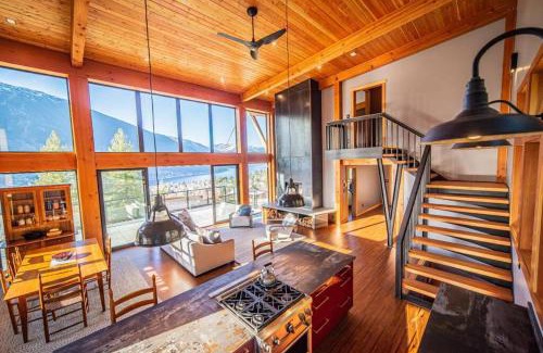 Nelson Villa | Luxe Modern Timberframe - Iconic Panorama Views with AC