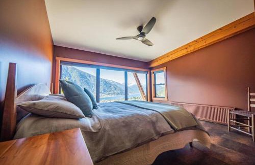 Nelson Villa | Luxe Modern Timberframe - Iconic Panorama Views with AC