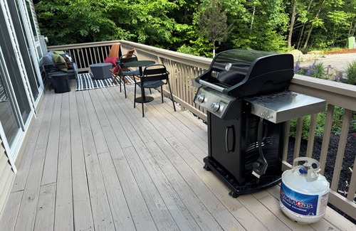 Intervale House | Luxe Mountain Escape ~ Sauna ~ Hot Tub ~ Pool Table ~Arcade Games~ Massage Chair