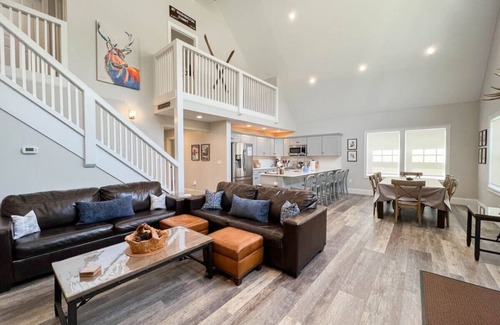 Cranmore Birches House | Luxe Mountain Home | River, Cranmore and Downtown!