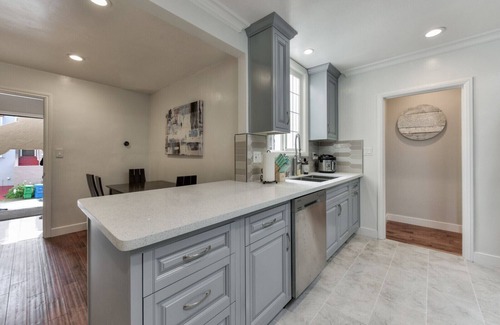 Outer Mission House | LUXE-Newly Remodeled 2BR With City View in SF(Bart/muni)