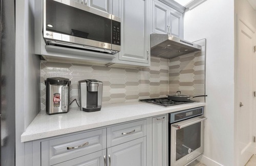 Outer Mission House | LUXE-Newly Remodeled 2BR With City View in SF(Bart/muni)