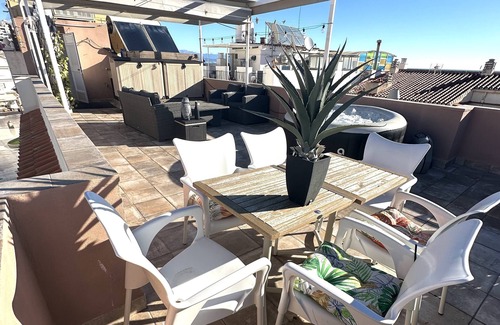 Carihuela Apartment | Luxe Oase,30 sec van Strand Jacuzzi op het dak