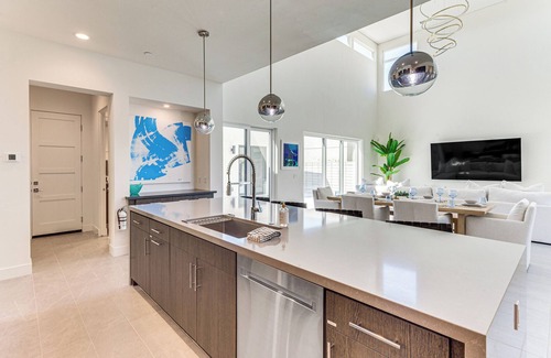 Palm Springs House | Luxe Oasis: Modern Mtn-View Gem in Palm Springs!