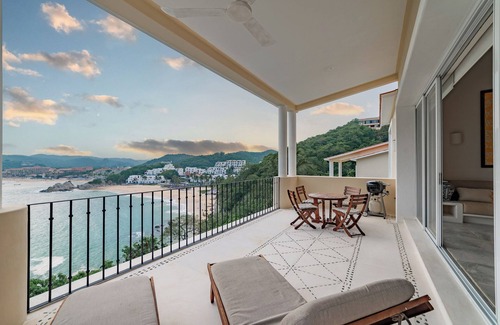 Santa Maria Huatulco Condo | Luxe Oceanfront Condo Overlooking Resort District