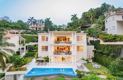 Santa Maria Huatulco Condo | Luxe Oceanfront Condo Overlooking Resort District