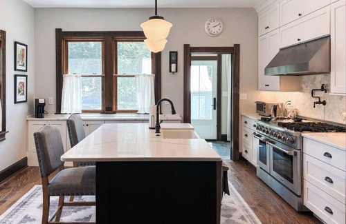 Bloomington House | Luxe on Fourth - Walk to IU, Downtown & Kirkwood