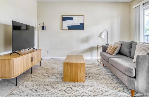 Palo Alto Apartment | Luxe Palo Alto 1BR w/ Gym & Sun Deck, 3 mins to Stanford, by Blueground