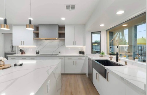 Paradise Valley Village House | Luxe~Pickleball~Heated Pool~Slide~Basketball Court