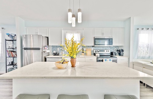 Hancocks Bridge House | Luxe Private Beachfront Retreat on Delaware River!