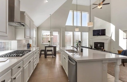 Valley Ranch House | Luxe Private Getaway in the Heart of Las Colinas!