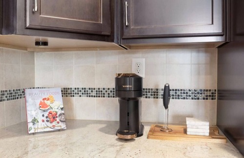 Cary House | Luxe Retreat w/King Suite | 5* Location, Gym, Pool, Pets OK